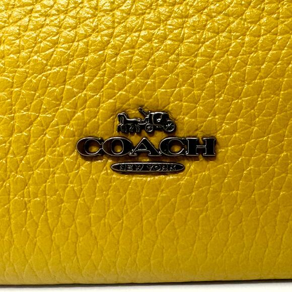 Coach X Peanuts Corner Zip Wristlet With Snoopy Present Motif Flax Multi CF215 - Picture 6 of 6